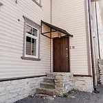 Contact Free Apartments With Free Parking
