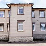 Contact Free Apartments With Free Parking